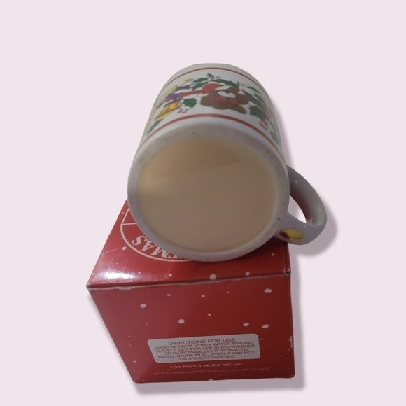 Vintage Christmas Village Musical Christmas Mug / IN ORIGINAL BOX - Picture 4 of 9